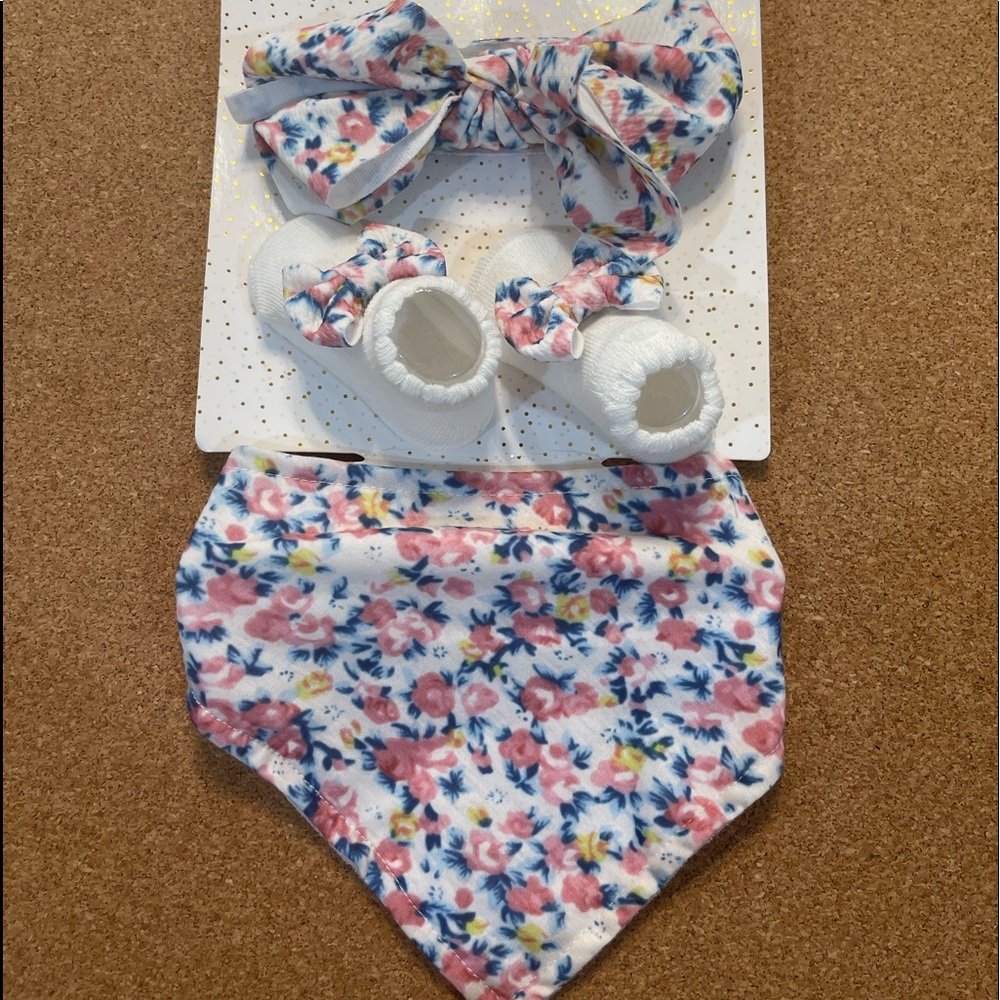 Bow Fancy 3pc floral set includes matching head wrap, booties, scarf bib